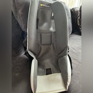 Burley baby snuggler